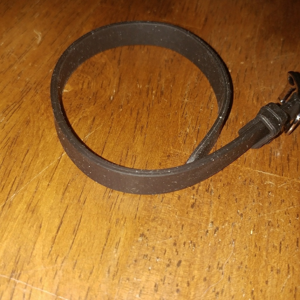 Keep silicone band black